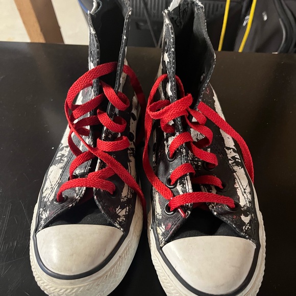 Star/flag pattern converse high top. - Picture 2 of 4